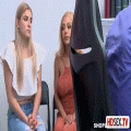 Две блондинки с большими дойками трахаются с охранником в его же офисе